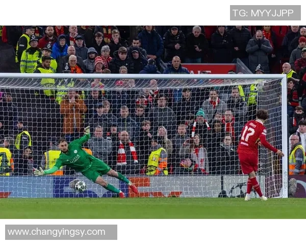 世界杯激战巴萨险胜利物浦点球争议引发全场狂欢